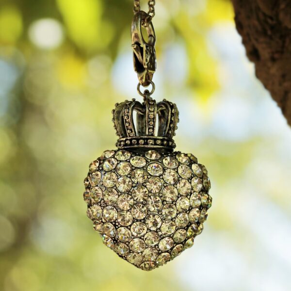 pendant, heart, crown, rhinestones, rhinestone heart, necklace, chain, love, welcome, accessory, jewelry, accessorize, diamonds, imitation, imitation diamond, fashion jewelry, semi precious stones, heart, heart, crown, crown, necklace, necklace, jewelry, jewelry, jewelry, jewelry, jewelry