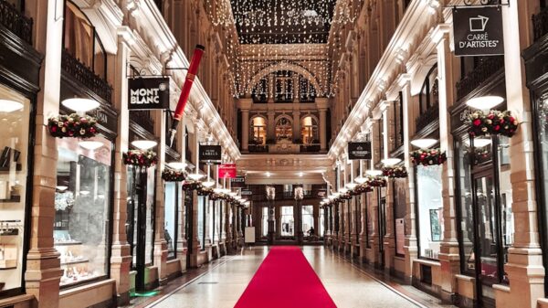 a red carpet is on the floor of a shopping mall