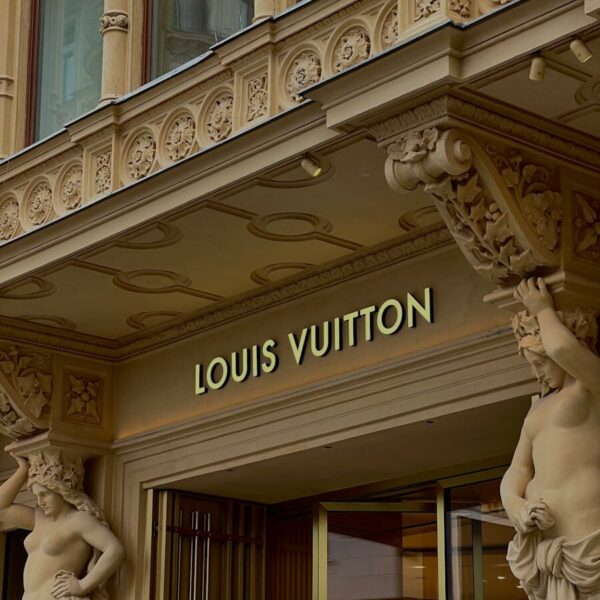 Facade of the Louis Vuitton store in historic Vienna, showcasing luxury and architectural beauty.