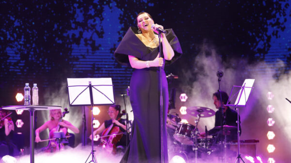 One of the most beloved regional music stars, Nina Badrić, performed for the third time at the Sava Center with a special acoustic concert Nina Unplugged, in the iconic Blue Hall. Jedna od najomiljenijih regionalnih muzickih zvezda, Nina Badric, nastupila je po treci put u Sava Centru sa posebnim akusticnim koncertom Nina Unplugged, u kultnoj Plavoj dvorani.