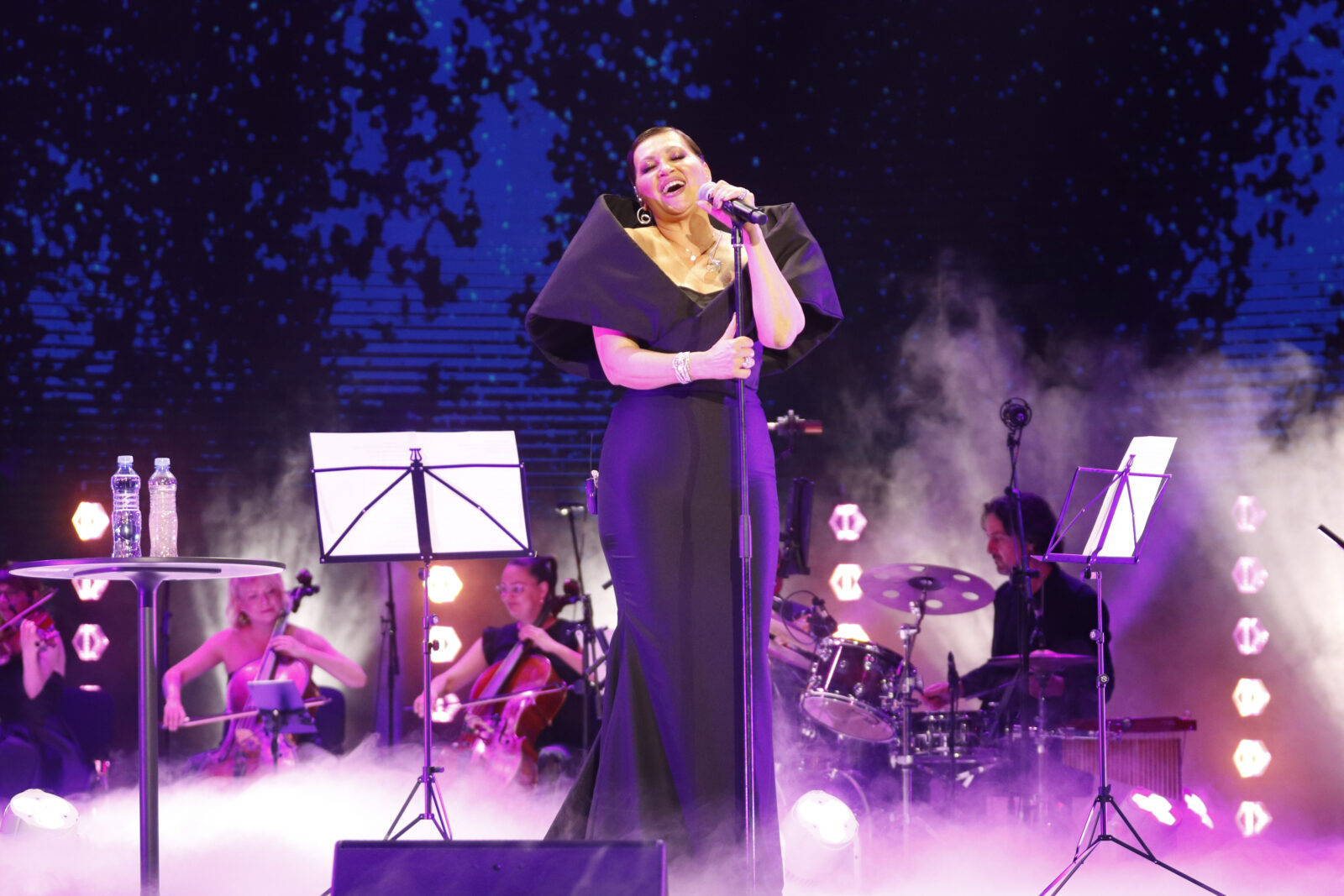 One of the most beloved regional music stars, Nina Badrić, performed for the third time at the Sava Center with a special acoustic concert Nina Unplugged, in the iconic Blue Hall. Jedna od najomiljenijih regionalnih muzickih zvezda, Nina Badric, nastupila je po treci put u Sava Centru sa posebnim akusticnim koncertom Nina Unplugged, u kultnoj Plavoj dvorani.