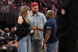 Taylor Swift,Travis Kelce,Ahmaad Crump