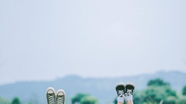 friends, feet, field, girls, together, friendship, happy, cute, meadow, park, outdoors, aesthetic wallpaper, phone wallpaper, iphone wallpaper