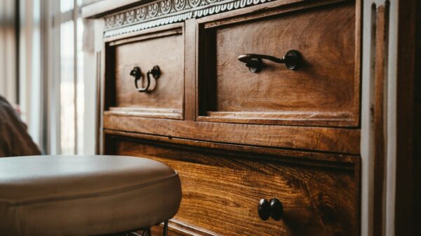brown wooden drawer chest