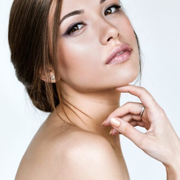 a beautiful young woman posing for a picture