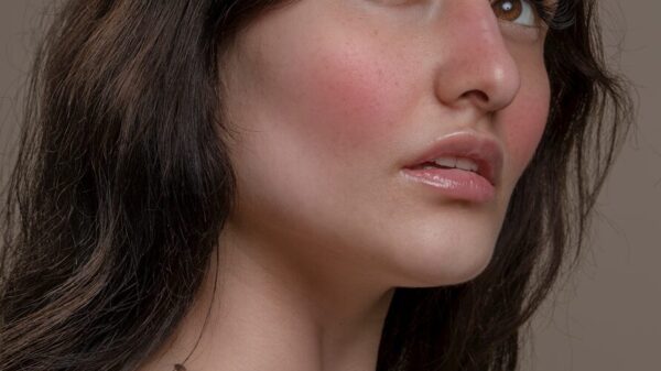 a close up of a woman
