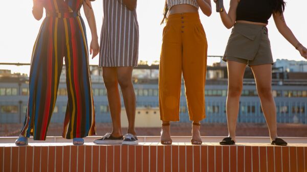 Hajdi Klum u toplesu na plaži u mikro bikiniju sa zebrastim printom