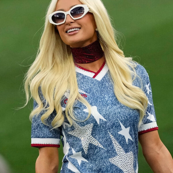 Paris Hilton ponovo kao 'Gloss Boss' u NYX kampanji