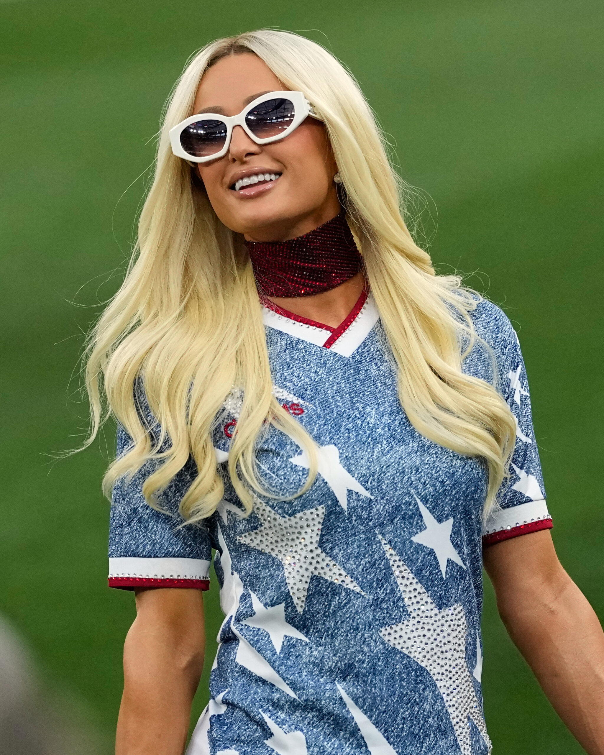 Paris Hilton ponovo kao 'Gloss Boss' u NYX kampanji