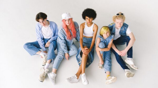 Modni trendovi: Gen Z i milenijalski editori u debati – debata o modnim trendovima