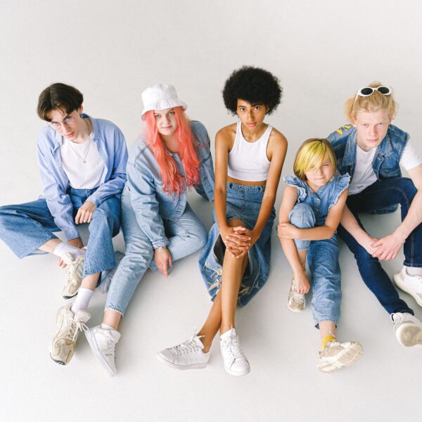 Modni trendovi: Gen Z i milenijalski editori u debati – debata o modnim trendovima