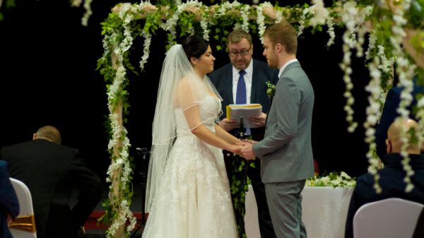 Tinaše predvodila ceremoniju venčanja u Njujorku – Tinaše venčanje Njujork