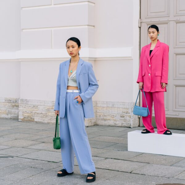 Kako minimalistička i maksimalistička moda koriste boje – boje u letnjoj modi