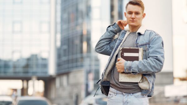 Garage otvara novu kolekciju za studente: Savršeni svakodnevni outfiti