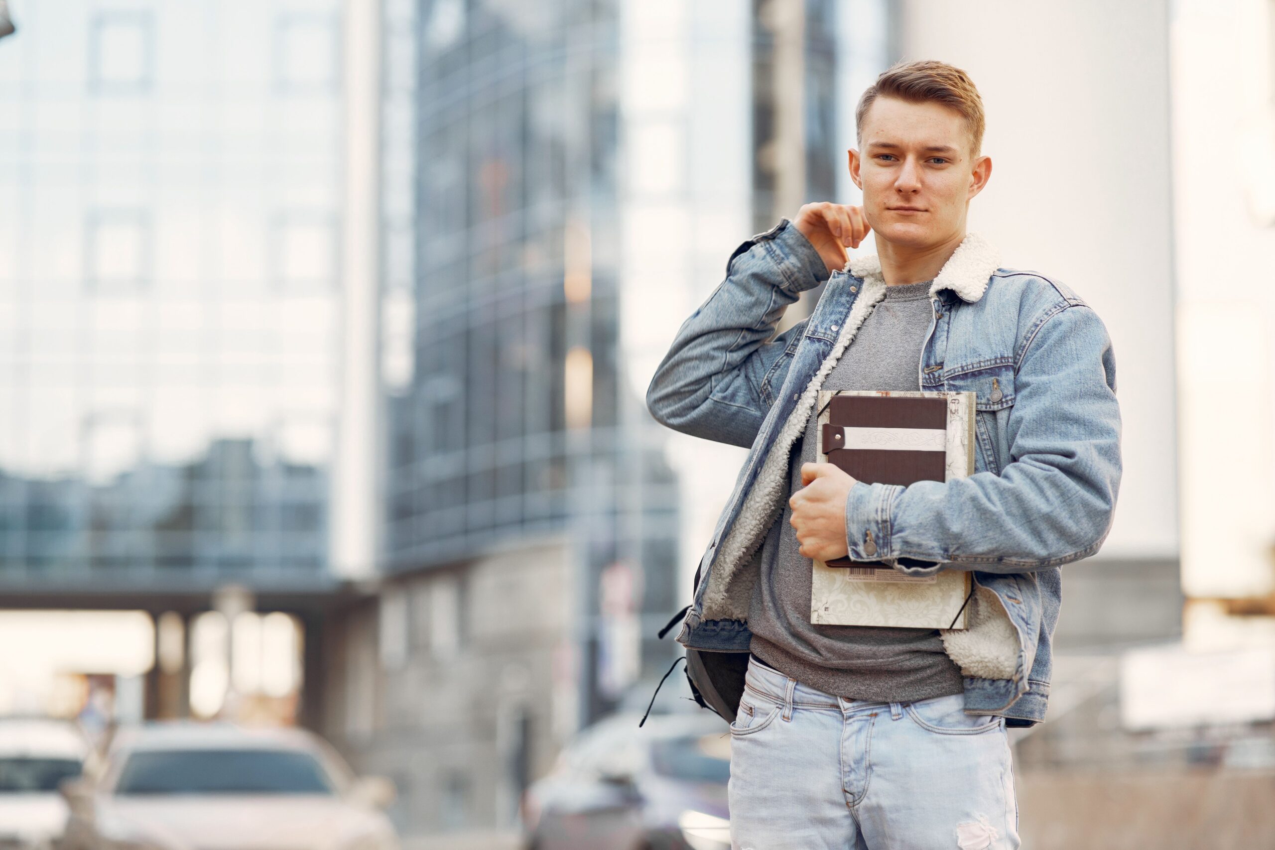 Garage otvara novu kolekciju za studente: Savršeni svakodnevni outfiti
