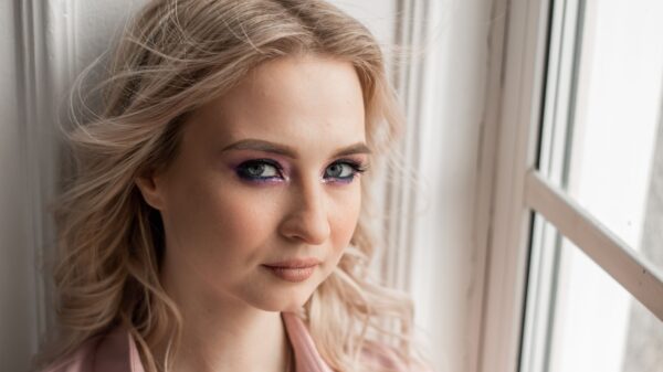 Anti-blush trend menja način šminkanja ove jeseni
