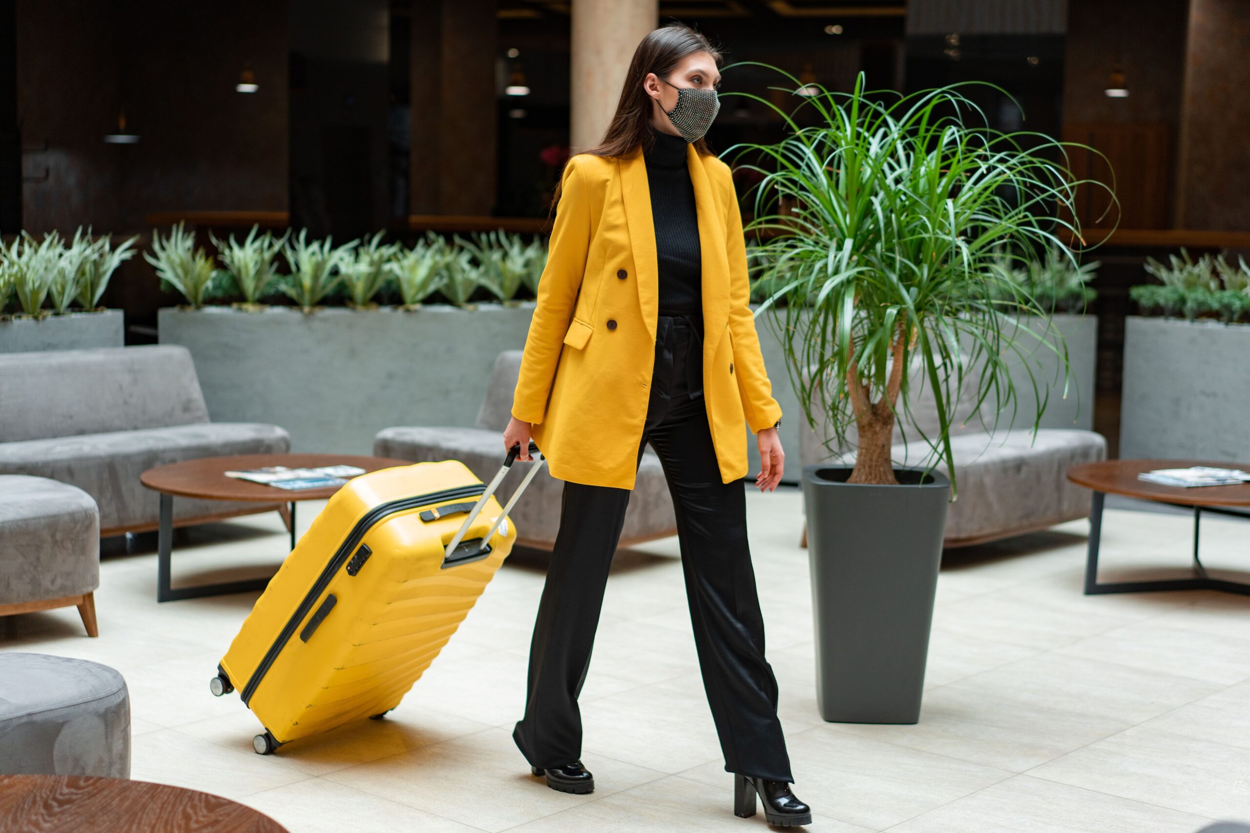 Elegantne ravne cipele za savršen aerodromski outfit – Celine Jazz Shoes