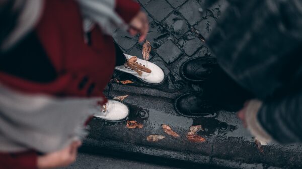 Zara lansirala burgundy baletanke kao savršen jesenji dodatak