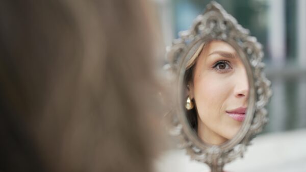 Simona Manojlović na izboru za Miss World u haljini sa srpskim motivima