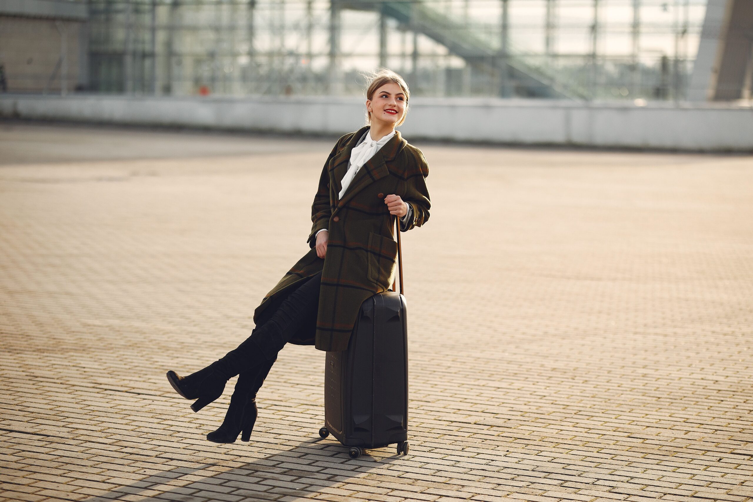 Florence Pugh i široke pantalone: Novi must-have za putovanja