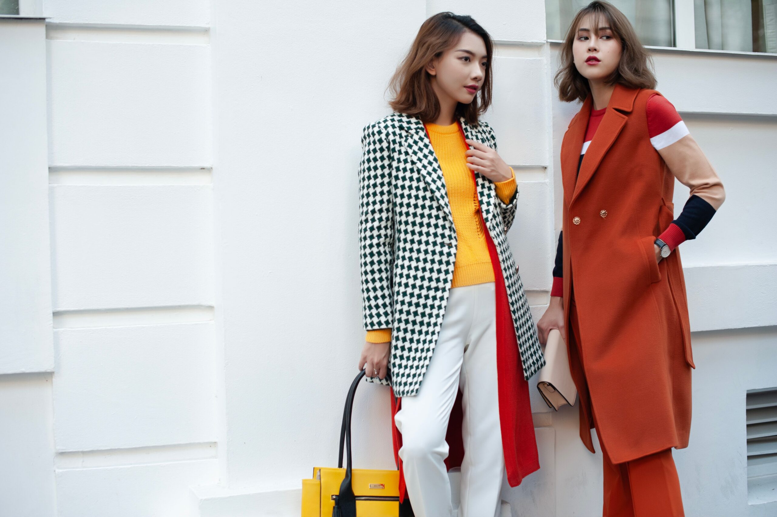 Burgundy ostaje u trendu: Mango haljina za jesen