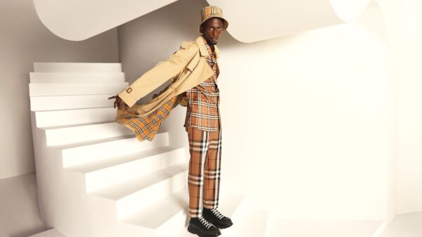 Burberry revija: Ruby Lyn na modnoj pisti Londona