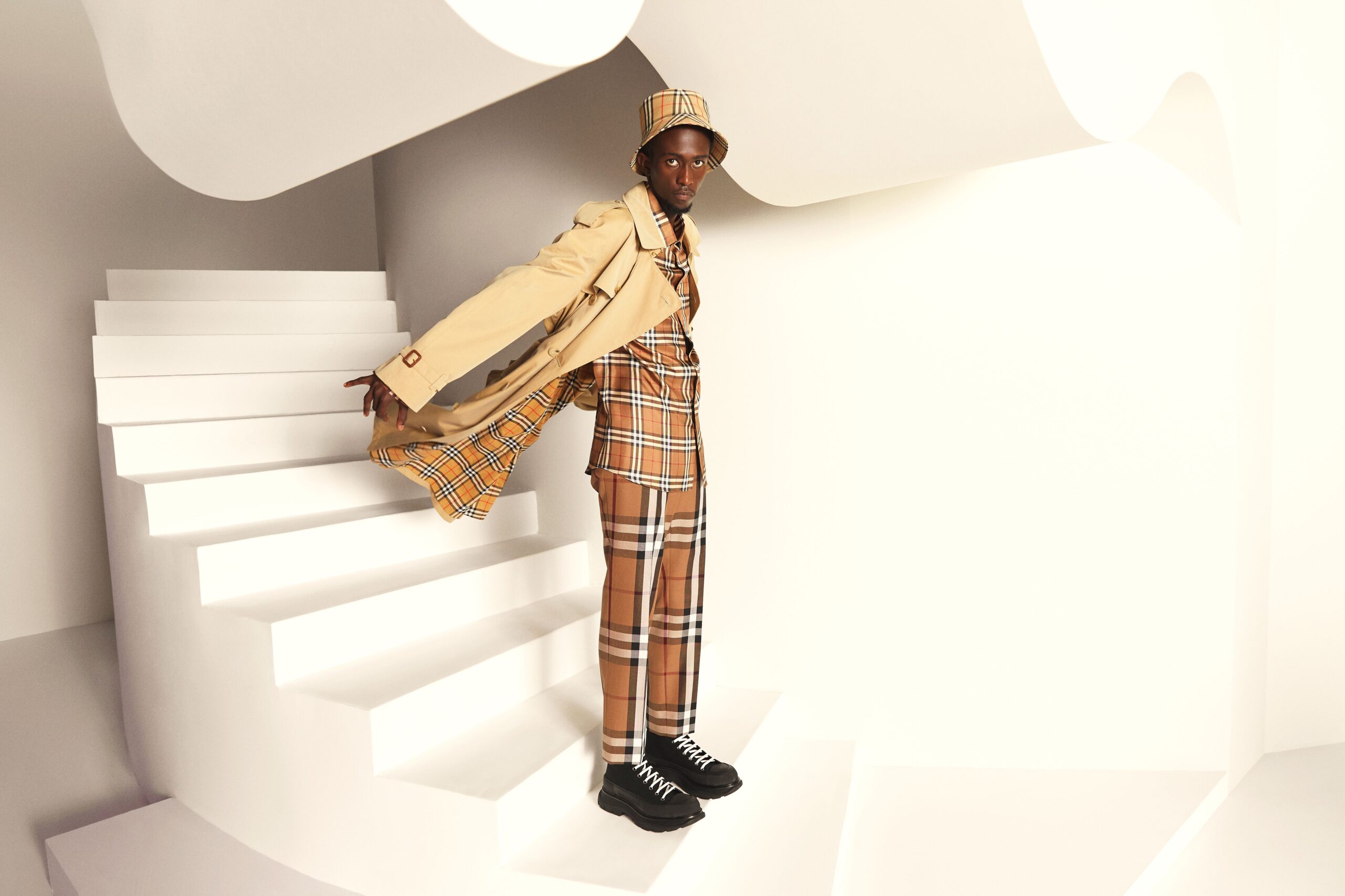 Burberry revija: Ruby Lyn na modnoj pisti Londona