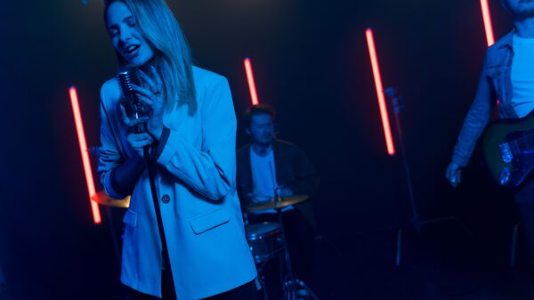 Jae Stephens: Nova Pop Zvezda i Njeno Muzičko Putovanje (VIDEO) – Jae Stephens muzika