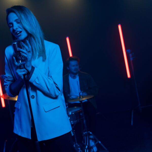 Jae Stephens: Nova Pop Zvezda i Njeno Muzičko Putovanje (VIDEO) – Jae Stephens muzika
