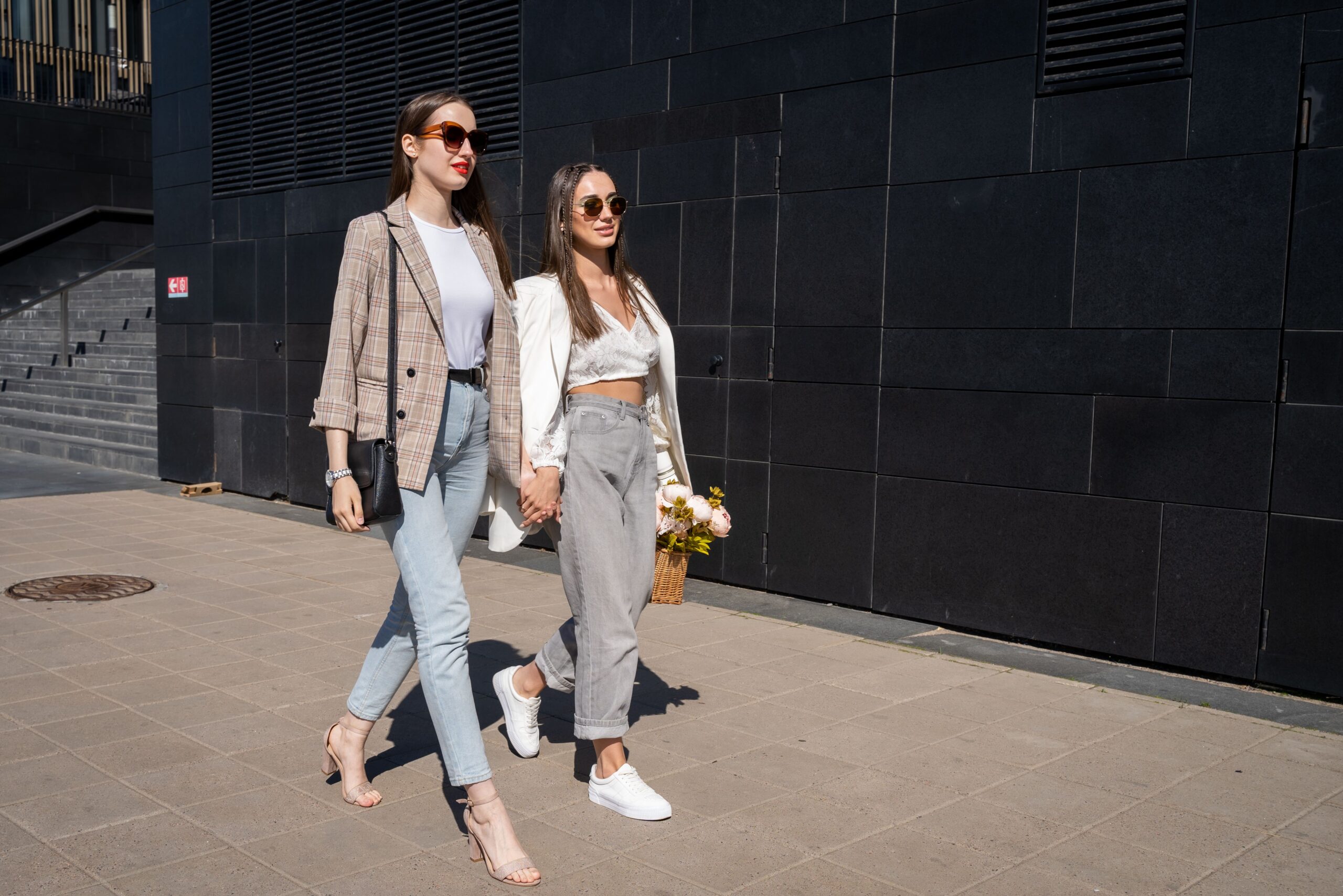 Anđelina Džoli u elegantnom izdanju na njujorškom aerodromu
