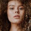 Kako nositi minimalistički 'anti-blush' trend ove jeseni – anti-blush trend