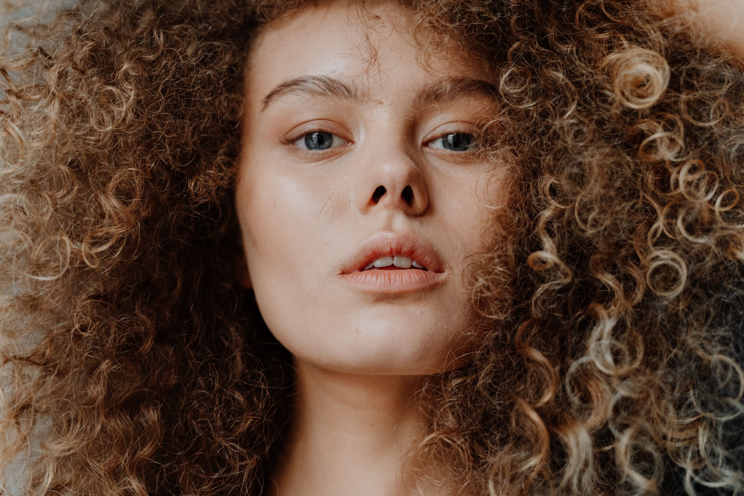 Kako nositi minimalistički 'anti-blush' trend ove jeseni – anti-blush trend